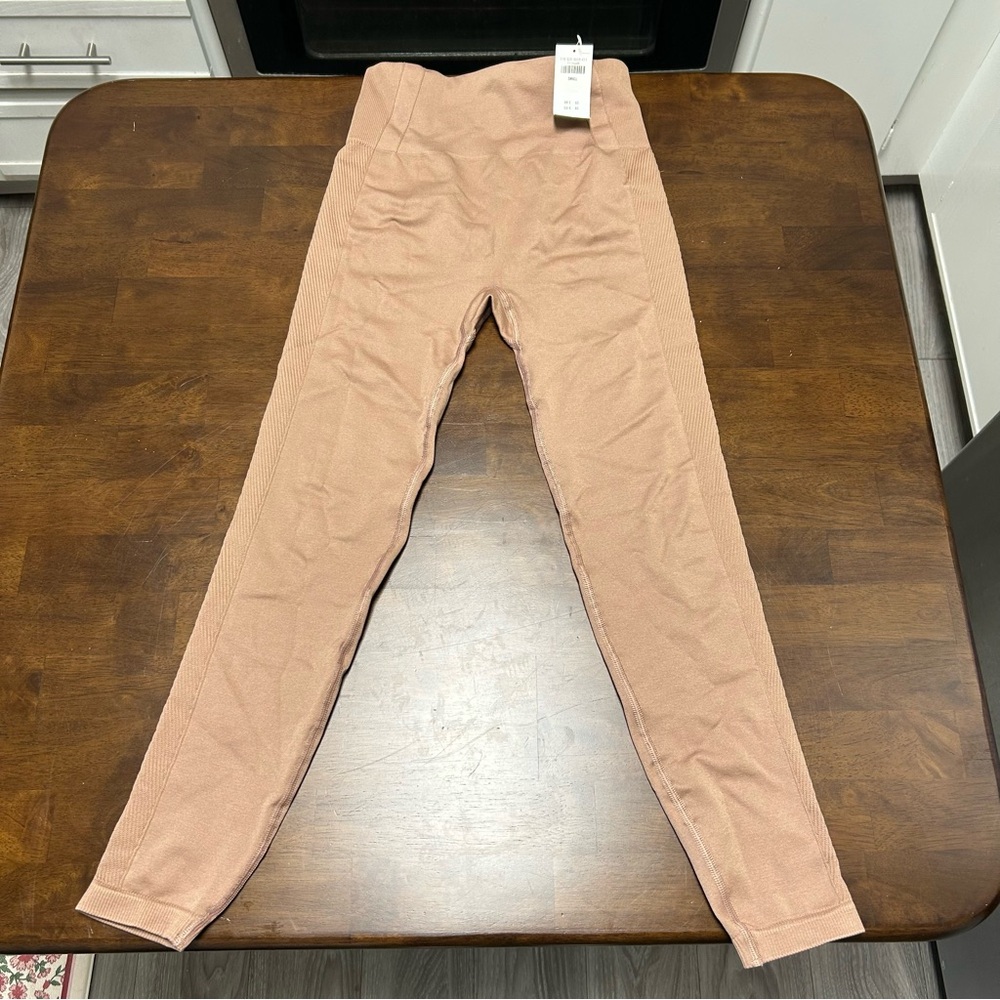 NWT Abercrombie YPB seamlessCORE 7/8 Length Leggings in Willow Taupe Size S - Picture 2 of 13